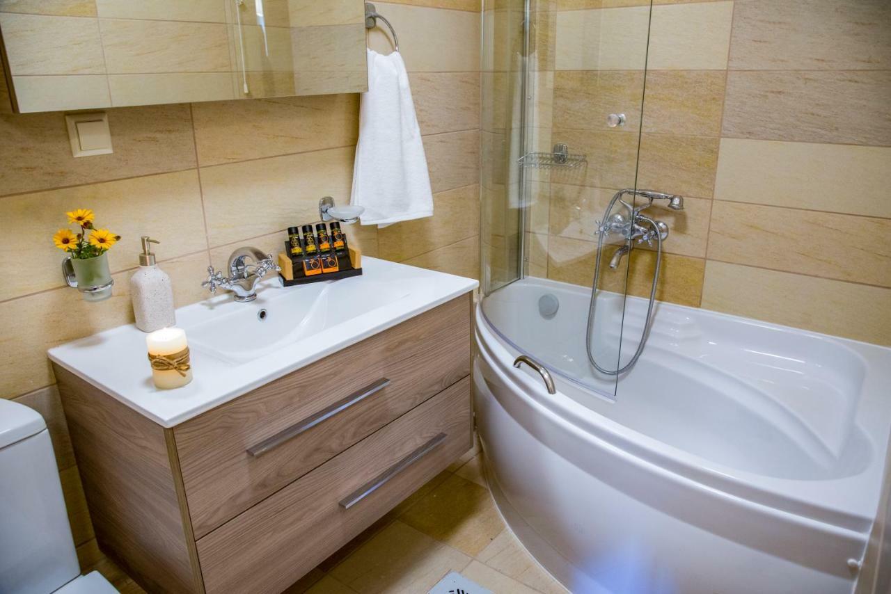 Casa Leone Suites Сталос Экстерьер фото